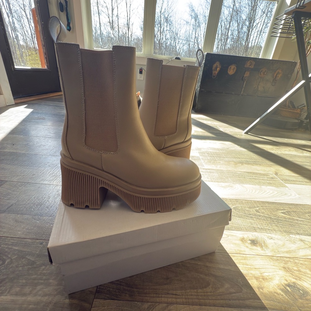LimeLush Boutique Tan Chelsea Boots